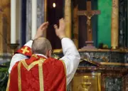 Missa em Latim: A Batalha Silenciosa que Divide a Igreja Católica e Desafia o Papa Francisco