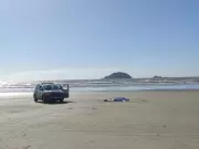 Mistério no Litoral de SP: Homem é Encontrado Morto com Ferimento na Cabeça em Praia de São Vicente