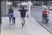 Onda de assaltos por motociclistas aterroriza Perdizes: Família com crianças é vítima em plena luz do dia
