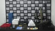 Operação Policial em Ponte Nova: Idoso e Homem Presos com Arsenal Pesado e Munições