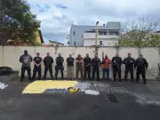 Operação policial em Saquarema apreende arsenal de drogas e arma em ação conjunta