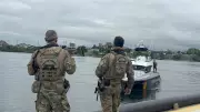 PF prende foragido da Paraíba, ligado ao Comando Vermelho, em embarcação na Baía de Guanabara
