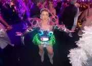 Rock Doido Paraense rouba a cena em São Paulo com fantasia criativa de aparelhagem