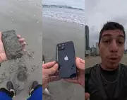Tesouro Enterrado: Jovem Encontra iPhone Intacto Após 3 Anos na Areia da Praia em SC