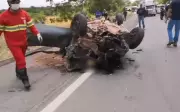 Tragédia na BR-153: Três vidas perdidas em colisão frontal entre carro e ambulância em Goiás