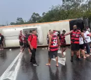 Tragédia na Rodovia: Ônibus de Torcedores do Flamengo Se Envolve em Acidente Grave no Sul do RJ