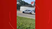 VÍDEO CHOCANTE: Mulher arrasta cachorro pela coleira com carro em movimento em São José dos Campos