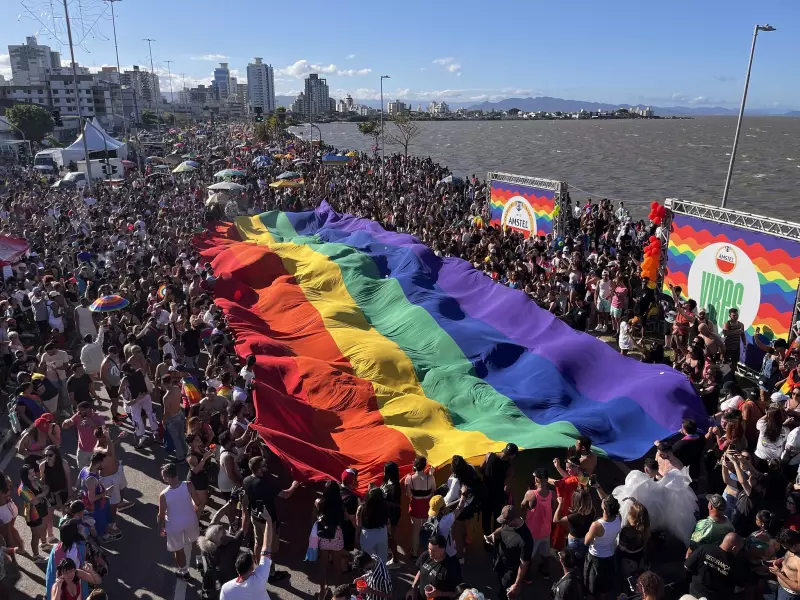 18ª Parada LGBTI+ de Florianópolis atrai 100 mil em 2024