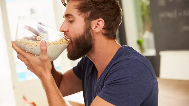 5 erros no café da manhã que engordam após os 40 anos