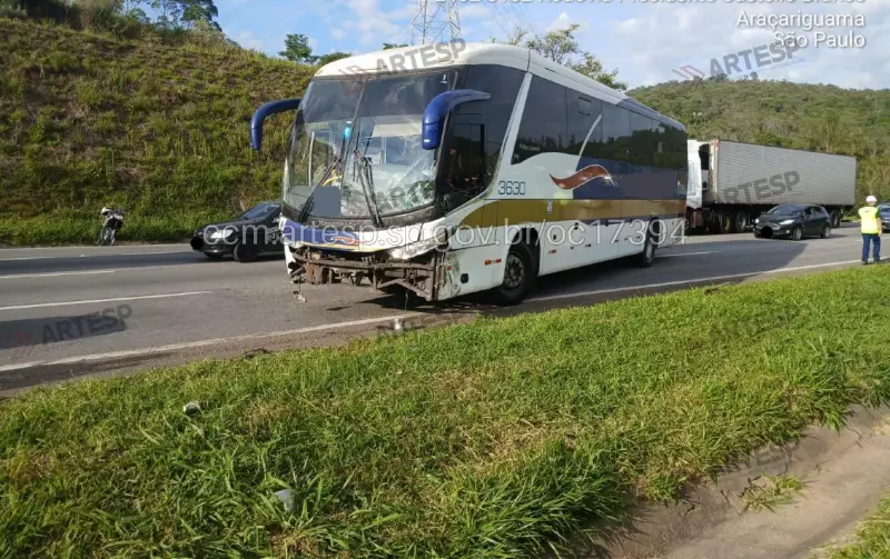Acidente com ônibus interdita Castello Branco em Araçariguama