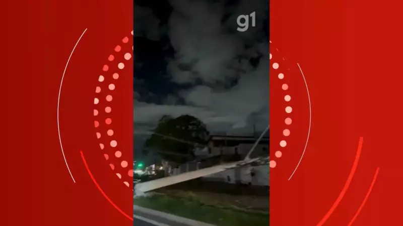 Acidente derruba poste e causa transtornos em São José dos Campos