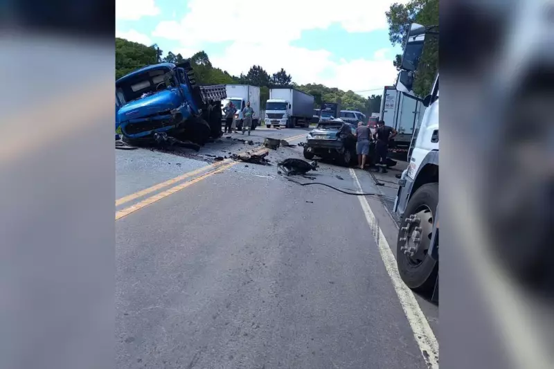Acidente entre carro e 2 caminhões interdita SP-354 em Campo Limpo Paulista