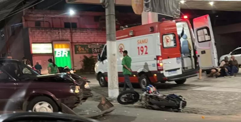 Acidente entre carro e moto deixa dois feridos em Volta Redonda