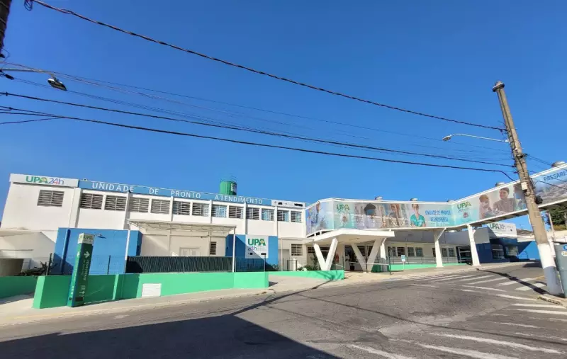 Acidente entre motos na SP-171 deixa jovem com fratura na perna