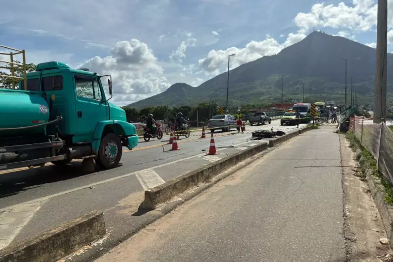 Acidente fatal na BR-116 mata motociclista e interdita trânsito em Valadares