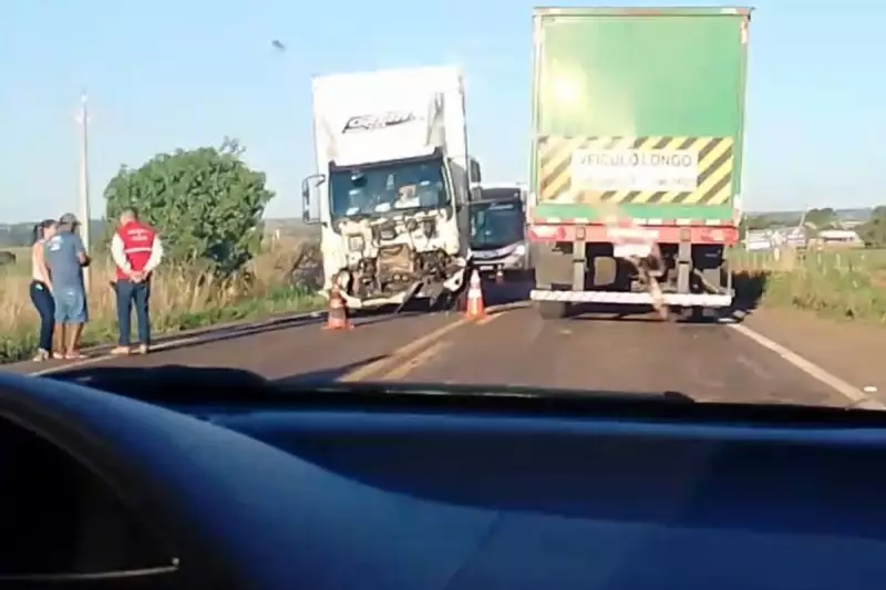 Acidente fatal na MS-164: motorista invade contramão e morre em colisão frontal