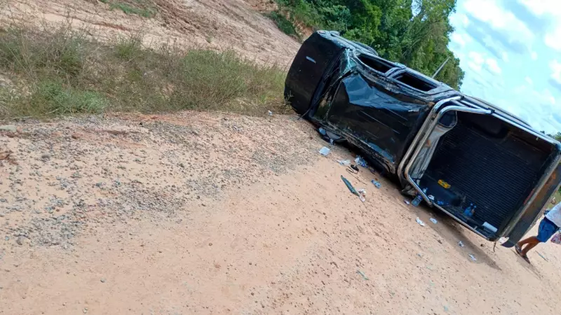 Acidente na BR-319 mata 2 e fere 3 da mesma família no Amazonas