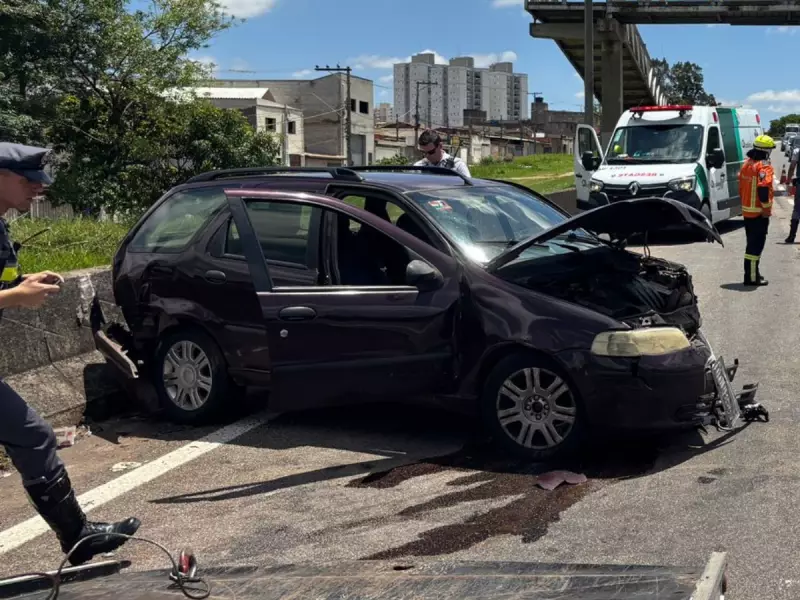 Acidente na Rodovia Santos Dumont deixa mulher gravemente ferida