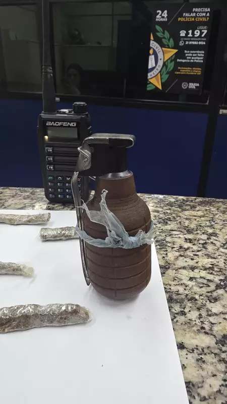 Adolescente é detido com granada e drogas em Barra Mansa: operação policial apreende arsenal perigoso