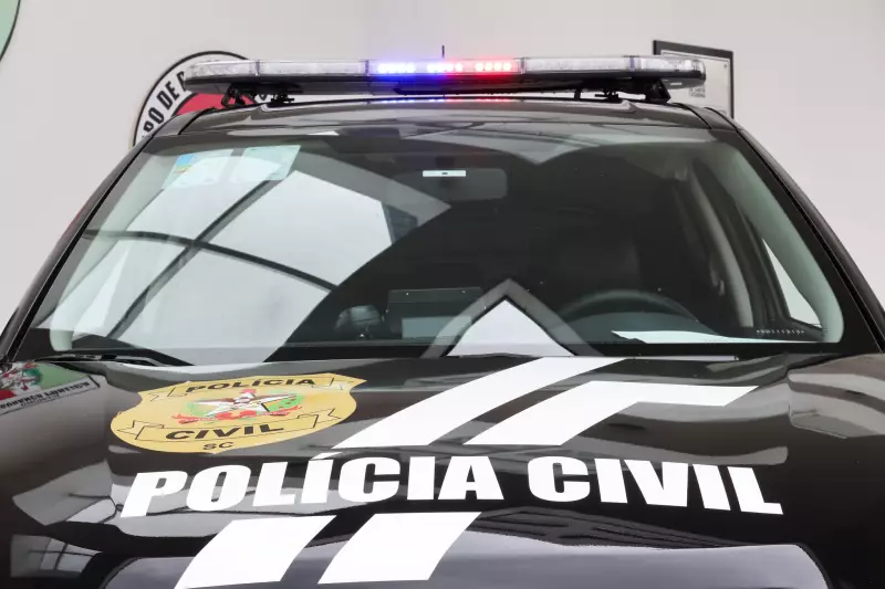Adolescente de 17 anos é resgatada após cárcere privado em Florianópolis