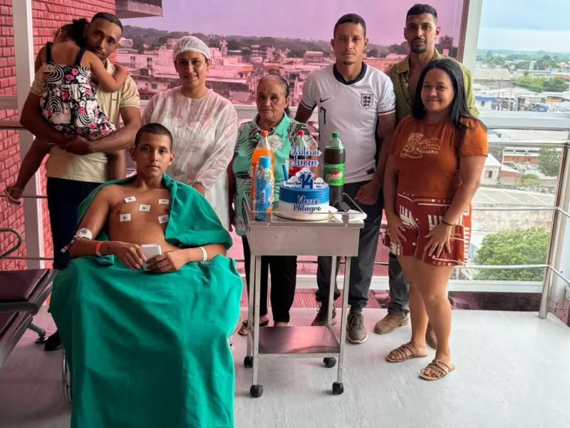 Adolescente tem alta após mais de 1 mês hospitalizada: jovem perdeu perna em acidente com 2 mortos no Acre