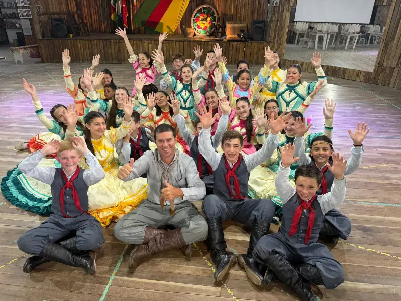 Adolescentes gaúchos encaram 15 dias sem celular em reality show