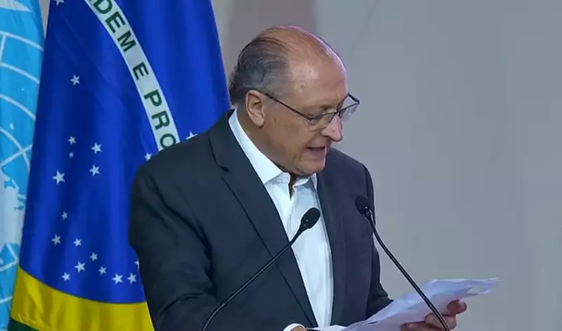 Alckmin debate tarifaço de Trump com setor da construção