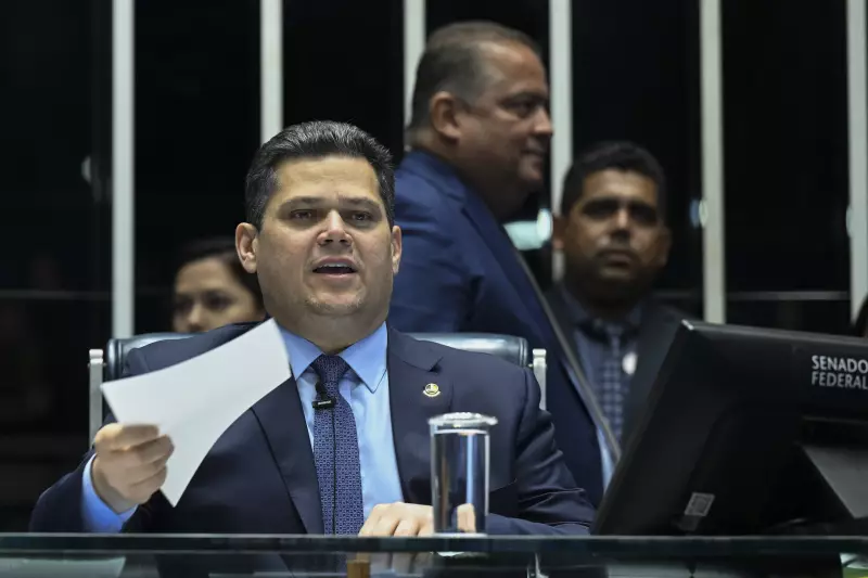 Alcolumbre anuncia votação de aposentadoria especial para agentes de saúde