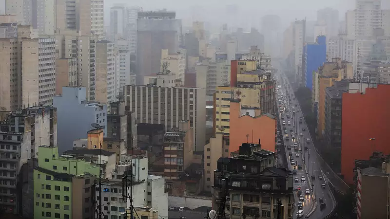 Alerta temporal em SP: segunda-feira terá chuva intensa e máxima de 21°C
