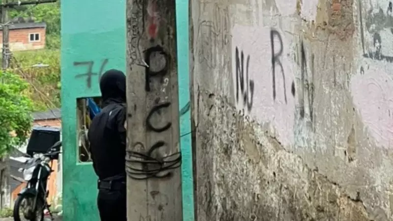 Aliança de 3 facções no ES cria frente contra PCV e atira contra moradores