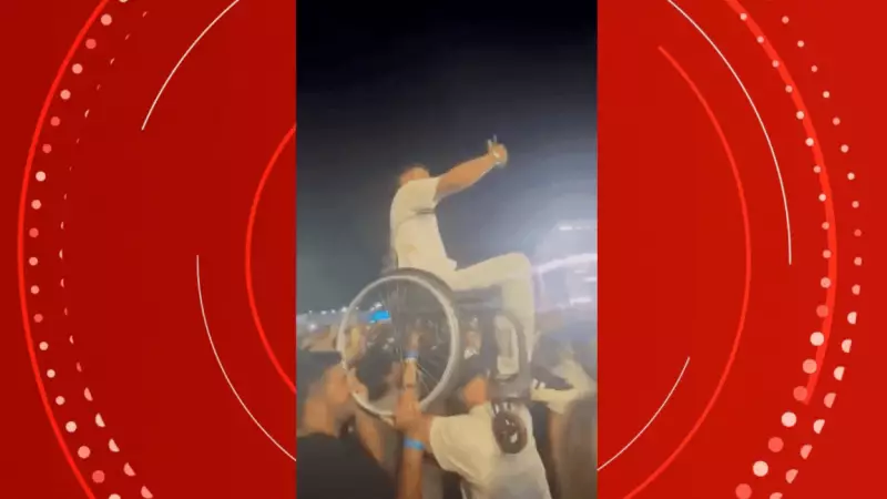 Amigos erguem cadeirante em show do Nathanzinho em Cuiabá