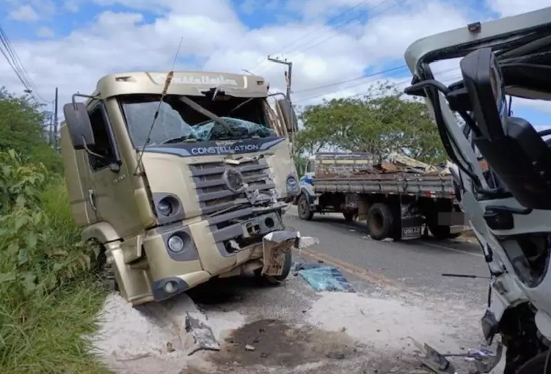 Batida Frontal Entre Caminhões Fere Motorista Gravemente na SE-090 em Nossa Senhora do Socorro