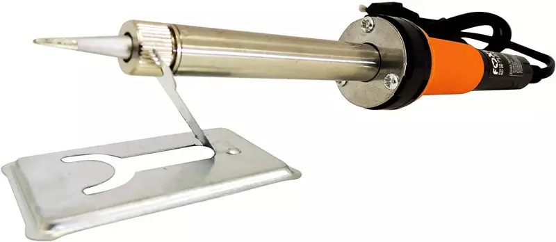 Bolsonaro tenta violar tornozeleira com ferro de solda e tem prisão decretada