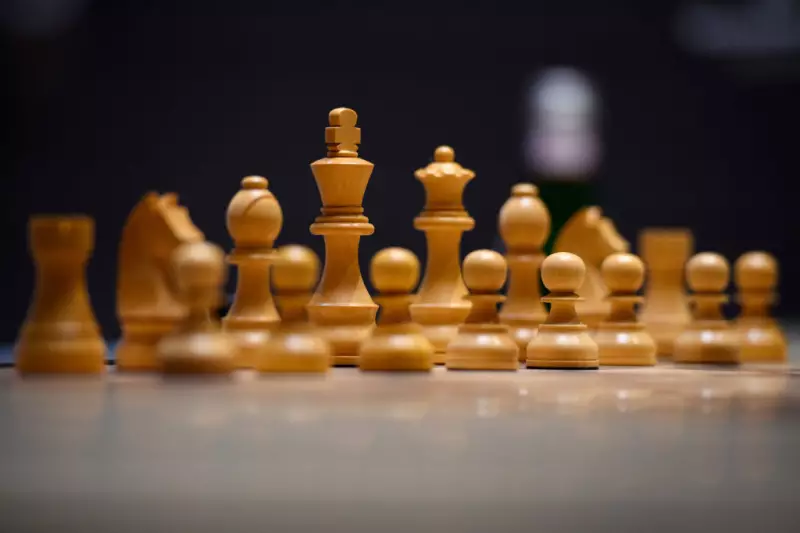 Brasil joga dominó enquanto EUA e China disputam xadrez na economia global