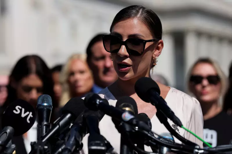 Brasileira vítima de Epstein comemora divulgação de arquivos