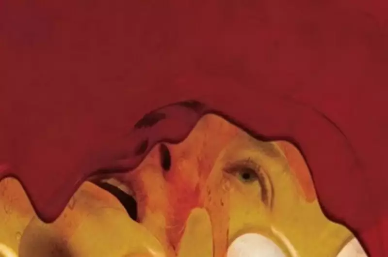 Bugonia: Yorgos Lanthimos lança filme surreal com Emma Stone careca