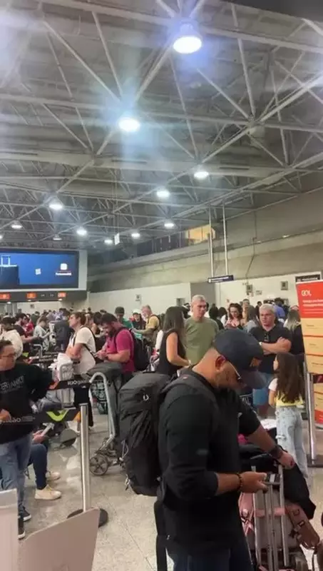 Caos aéreo no Rio: passageiros enfrentam filas quilométricas e atrasos nos aeroportos
