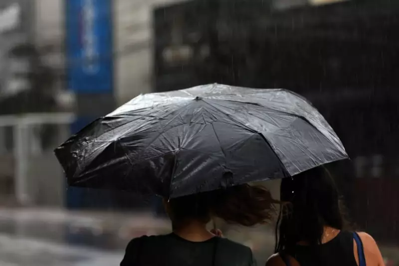 Clima em SC: Sexta com tempestades e granizo, fim de semana com calor de 35°C