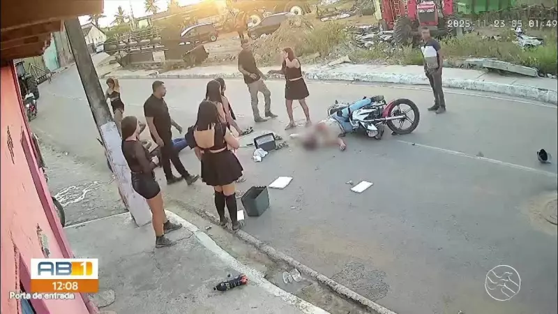 Colisão frontal entre motos fere três sem capacete no Agreste de Alagoas