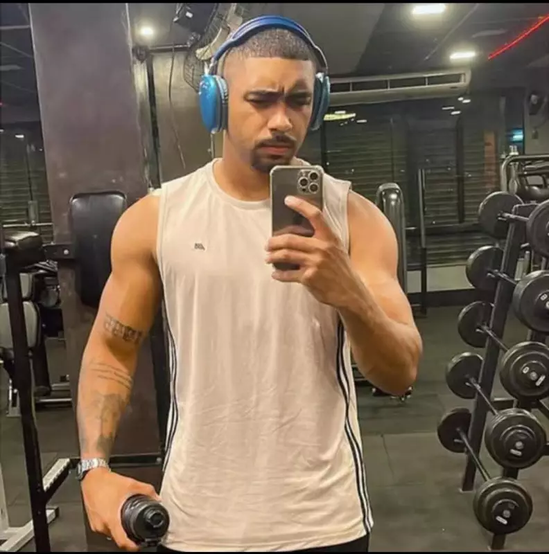 Condutor da moto em assassinato de Laís se entrega à polícia no RJ