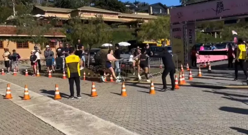 Corredora desclassificada após derrubar grade e causar queda em São Roque