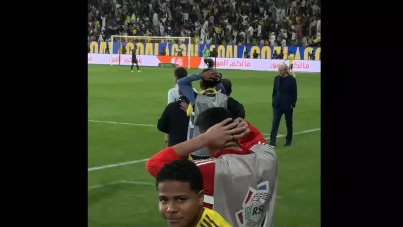 CR7 marca gol de bicicleta, mas reação de Jorge Jesus rouba cena