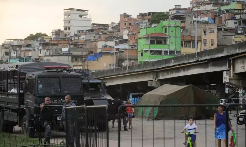 Criança de 10 anos baleada em escola durante operação na Maré