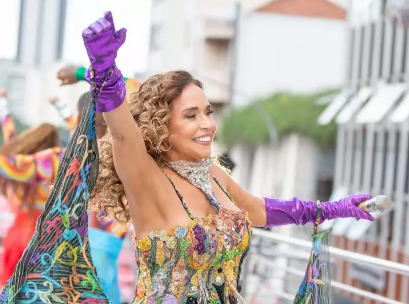 Daniela Mercury comenta prisão de Bolsonaro na Parada LGBTI+ do Rio