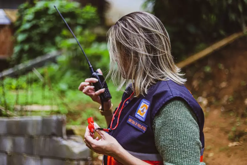 Defesa Civil de Petrópolis emite alerta para chuva forte com raios