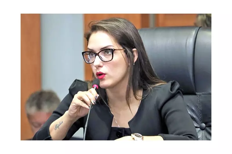 Deputada Janaina Riva sofre ataques sexuais e servidor é exonerado