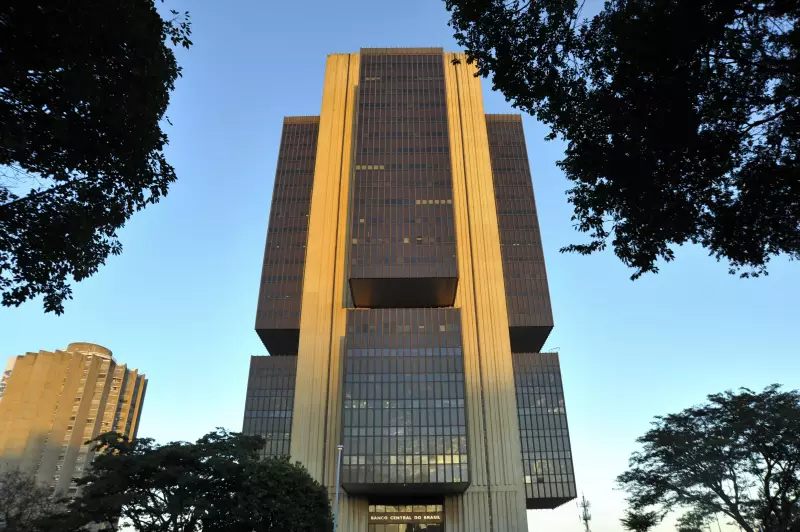 Déficit externa atinge 3,48% do PIB em outubro, mas IED avança 62%