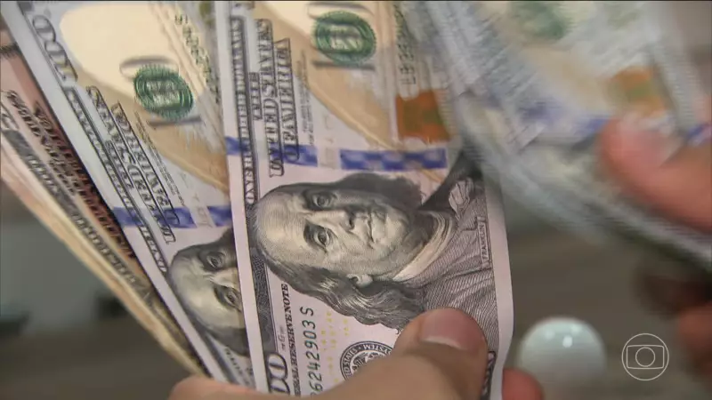 Dólar cai para R$ 5,38 enquanto mercado aguarda dados dos EUA e decisões políticas