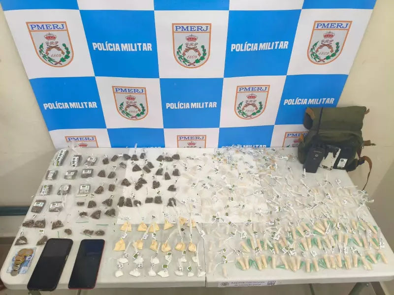 Dupla presa com drogas em Volta Redonda após cerco policial