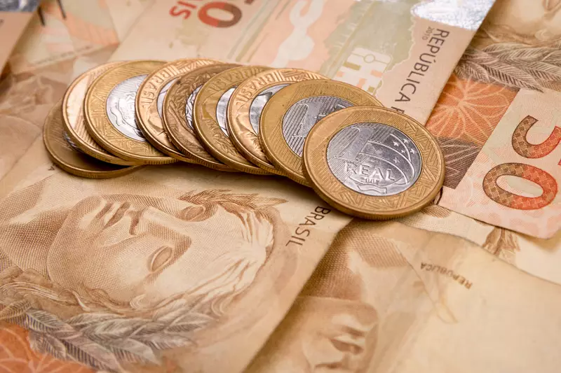 Dívida pública ultrapassa limite de 2025 em 2024 e chega a R$ 8,253 trilhões